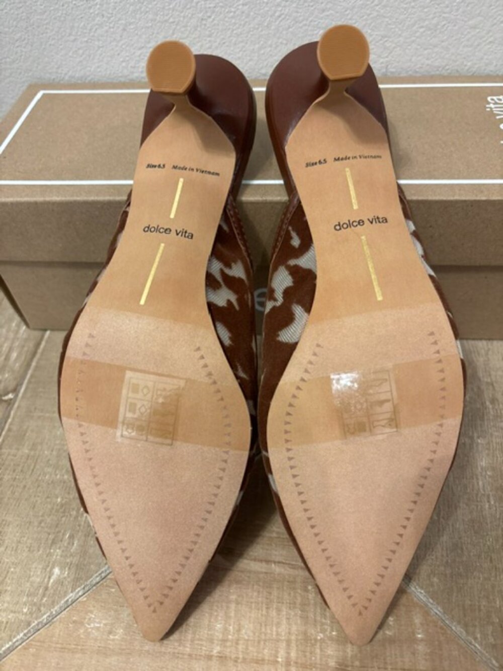 NEW Dolce Vita Cleo Kitten Heel Pumps Animal Print Bow in Cocoa Sizes: 6.5-10 - Picture 2 of 5